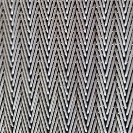 Close-up of a compound balanced baking band